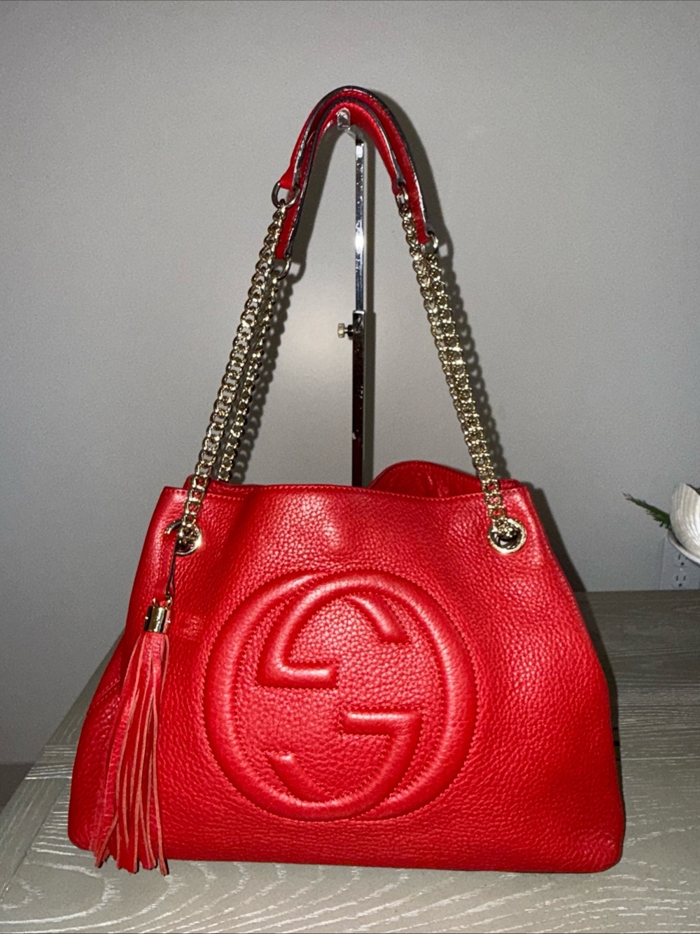 Gucci Red Pebbled Leather Shoulder Bag with Gold Chains - Picture 14 of 16